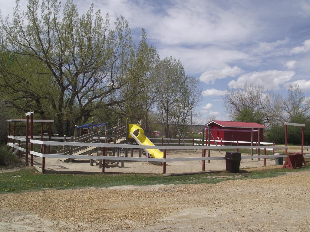 Dinosaur Trail Rv Resort & Cabins Drumheller Exterior foto